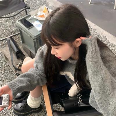 罗莎娜 封面